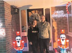 特威福德的圣诞屋为《黛西的梦》亮起了灯