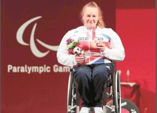 Louise Sugden在东京获得残奥会力量举重铜牌